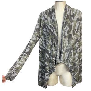 Bobeau Open Front Heather Green Army Print Cardigan Size Small
